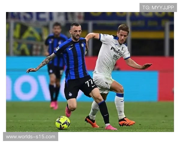 巴雷拉全能展现攻防艺术诠释现代足球中场核心不息奔跑精神