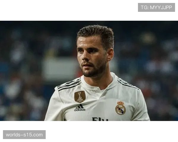 更衣室领袖：纳乔在皇马训练中召集年轻后卫进行交流